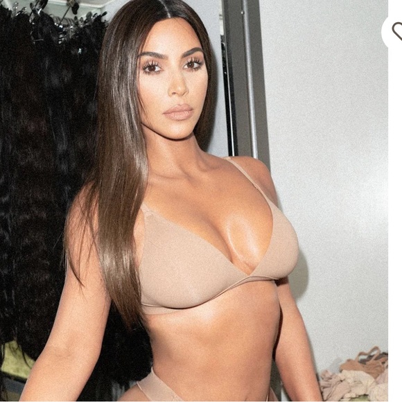 SKIMS Tan Bra - Picture 5 of 10